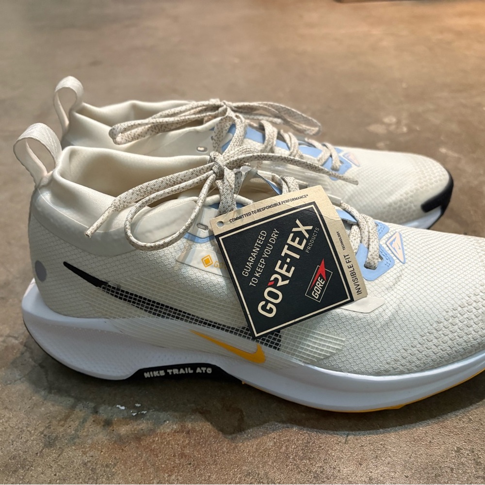 Nike Gore-Tex Men's Cream Athletic Shoes